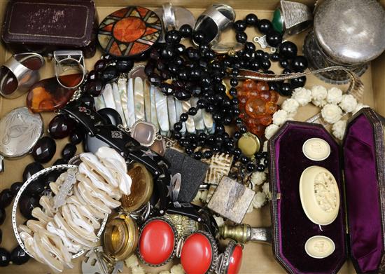 A quantity of assorted jewellery including costume and silver.